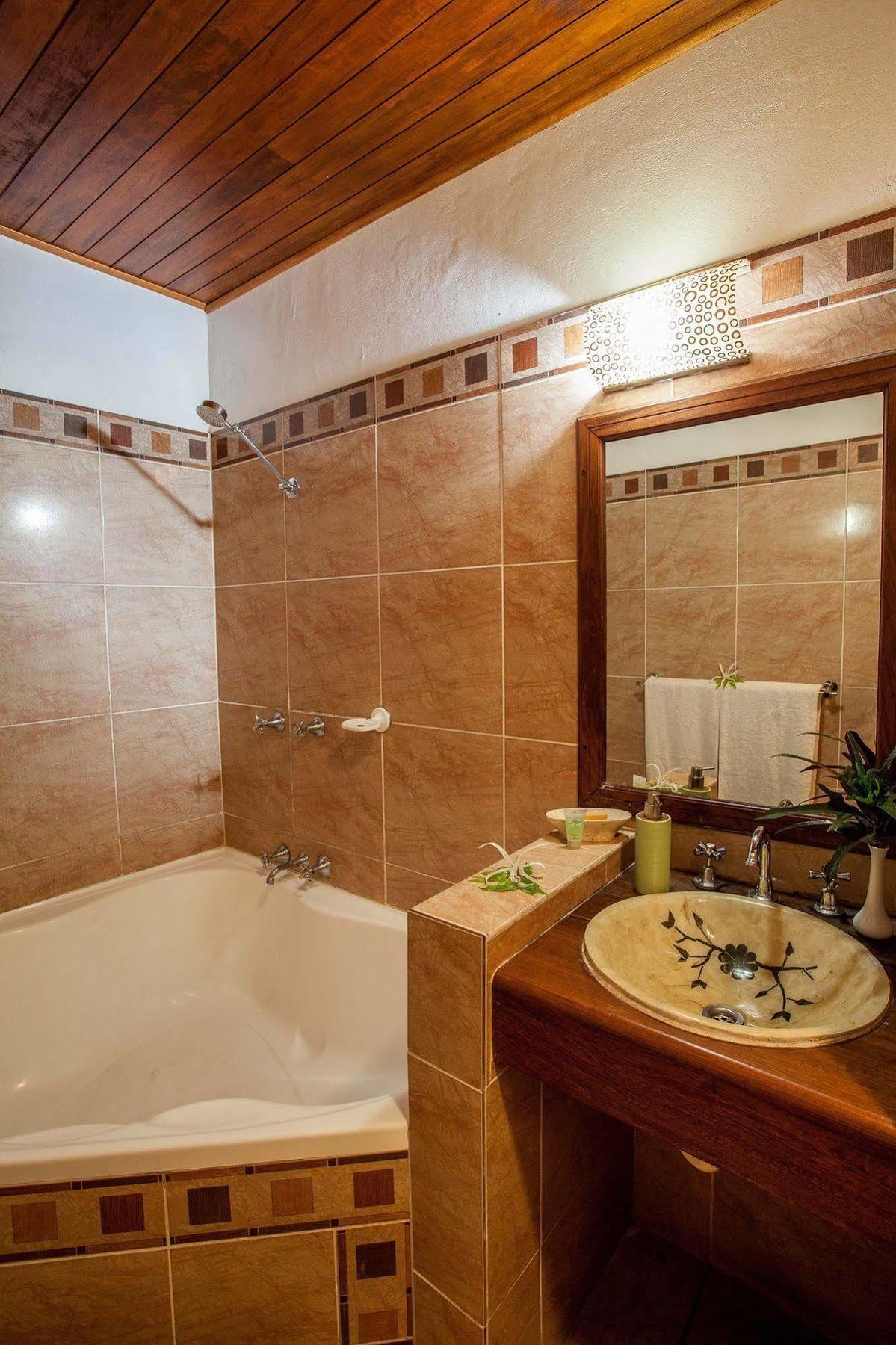 Sunset Bungalows Resort, Vanuatu Port Vila Dış mekan fotoğraf